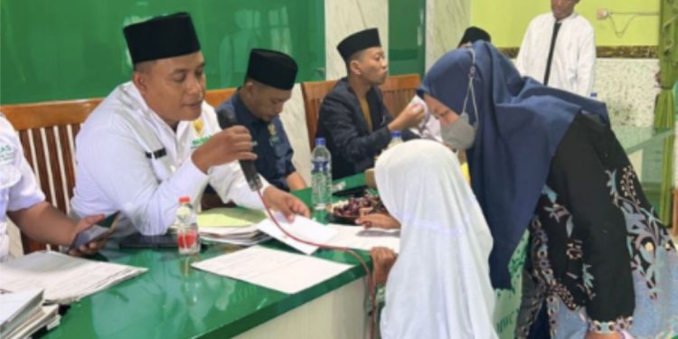 Baznas Sidoarjo Salurkan Bantuan Pendidikan untuk Ratusan Siswa Kurang Mampu di Wonoayu