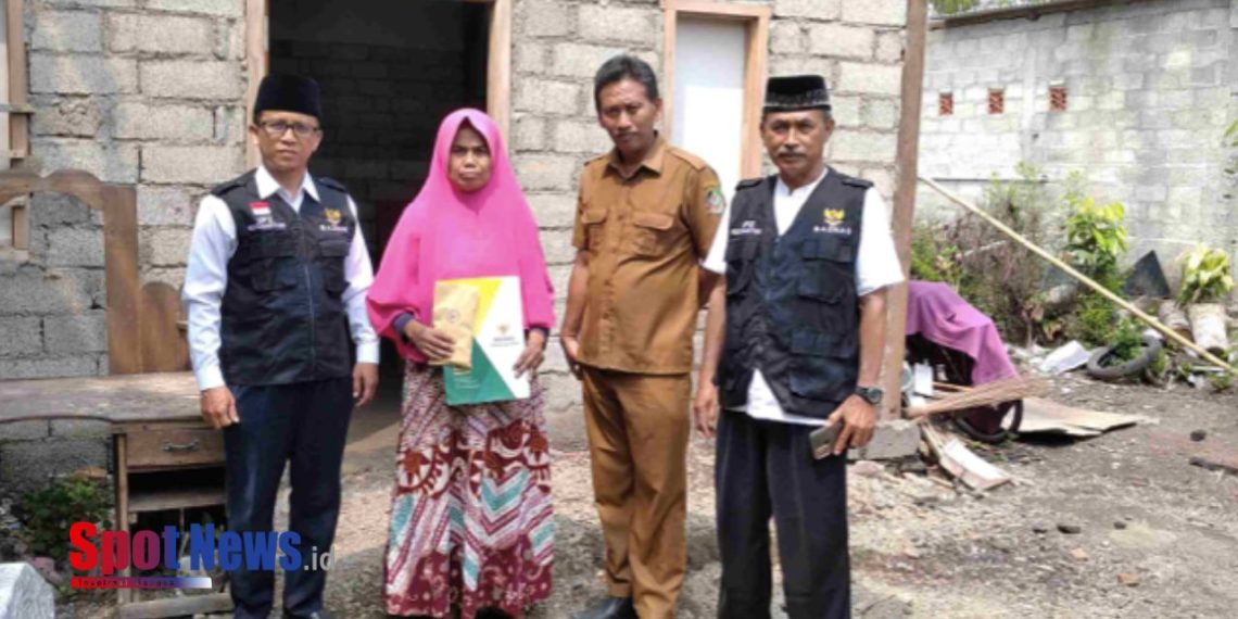 BAZNAS Banyuwangi Bantu Janda Perbaiki Rumah yang Tidak Layak Huni