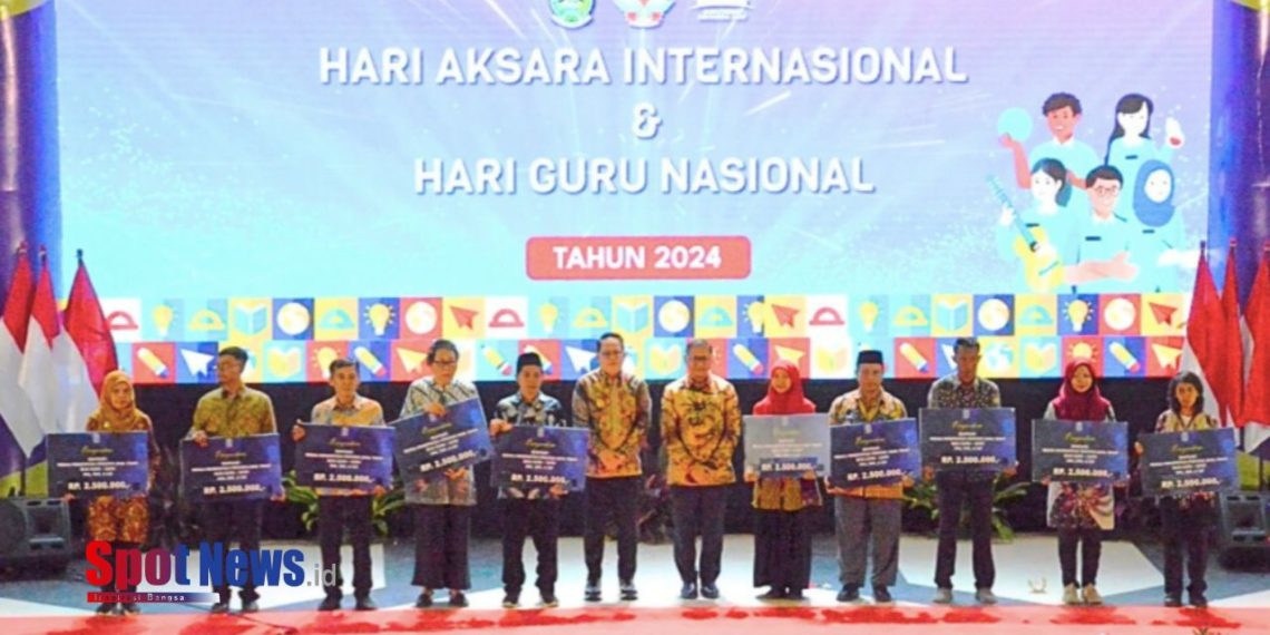 BAZNAS Jatim Bersama Dinas Pendidikan Salurkan Bantuan Kesejahteraan untuk Guru Inspiratif dalam Perayaan Hari Guru Nasional ke-79