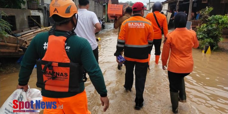 Baznas Trenggalek Tanggap Bencana, Terjun Langsung Membantu Korban Banjir Setelah Rakernas BTB