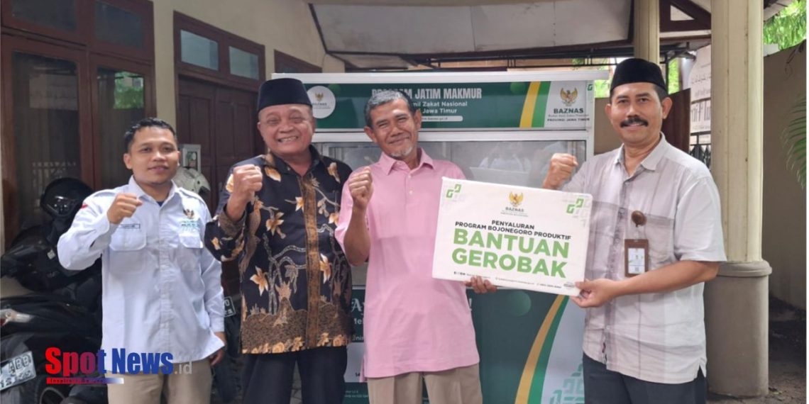 Baznas Jawa Timur dan Baznas Bojonegoro Salurkan Enam Gerobak untuk Pedagang di Kecamatan Kota dan Dander