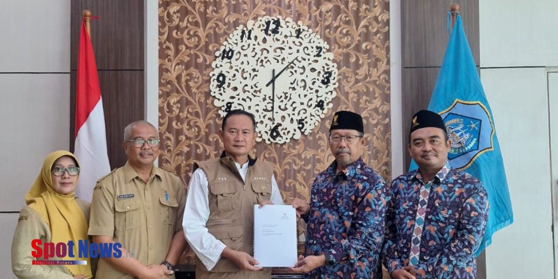 Baznas Lamongan Serahkan Laporan Hasil Audit Independen kepada Pemkab Lamongan dengan Opini WTP