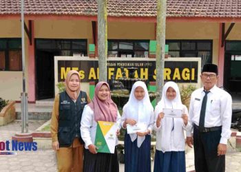 Tasya Khaila Tabina, Siswa MTs Alfatah Sragi Terus Semangat dalam Pendidikan, Dibantu BAZNAS Banyuwangi