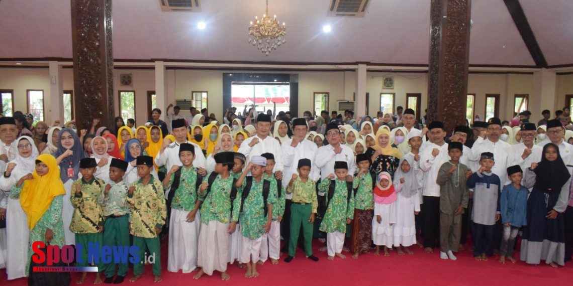 Bupati Lamongan Apresiasi Bantuan untuk 1.000 Anak Yatim dalam Semarak Ramadan 1445 H oleh Baznas Jatim