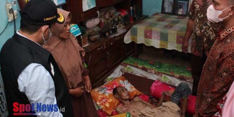 Baznas Sidoarjo Tanggap, Bareng Plt Bupati Bantu Keluarga Penderita Tumor Otak di Sidokerto