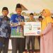 Baznas Sampang Bersama Kemenag Sampang Serahkan Bantuan Mesin Jahit kepada Warga Binaan Kampung Zakat Pezak Madani