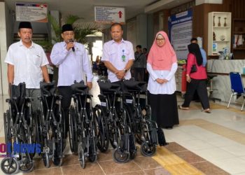 BAZNAS Kabupaten Tulungagung Salurkan 5 Kursi Roda untuk RSUD dr. Iskak