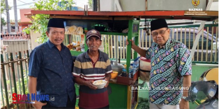 BAZNAS Tulungagung Gelar Program Jumat Berkah untuk Masyarakat dan Pedagang Kaki Lima