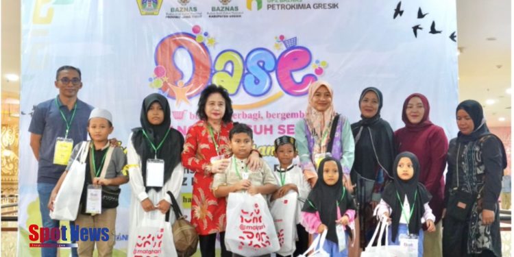 Berbagi Kebahagian Kolaborasi Baznas Jatim Baznas Gresik dan UPZ Baznas Petro Berikan Santunan Belanja Lebaran Kepada Ratusan Anak Yatim