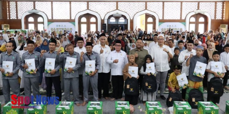 BAZNAS Jatim Salurkan Santunan untuk 1.000 Anak Yatim dan Dhuafa di Gresik