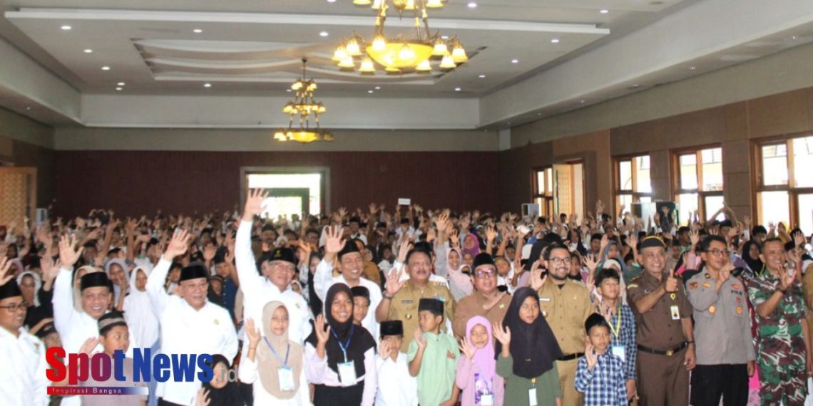 BAZNAS Jatim Salurkan Santunan kepada 1.000 Anak Yatim di Nganjuk dalam Safari Ramadhan 1446 H