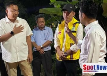 Bupati Rio Situbondo & Bapak Wagub, Pantau Tambal Jalan Berlubang di Jalur Pantura Situbondo