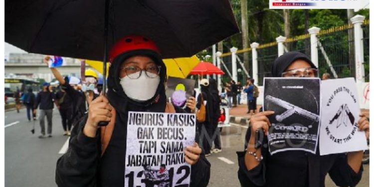 Demontrasi Tolak UU TNI & RUU Polri Yang Digelar BEM & Koalisi Sipil Hingga Larut Malam