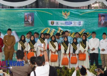Baznas Ngawi Salurkan Beasiswa kepada 143 Anak Kader Hafidz saat Wisuda Tahfidz SMPN 1 Jogorogo