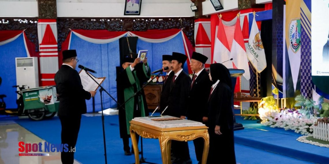KH. Abd. Rouf Al-Hitami Resmi Nahkodai Baznas Sampang, Bupati Dorong Penguatan Peran Sosial
