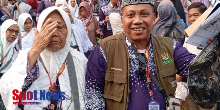 Dai kondang Jawa Timur Dr. KH. Muhammad Zakki, M.Si. dan Ibunda Tercinta Berangkat Menunaikan Ibadah Haji 2025