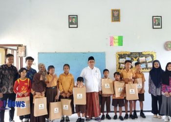 BAZNAS Kabupaten Kediri Salurkan Bantuan Program Kediri Cerdas dan Kediri Taqwa di SDN Simbar Lor