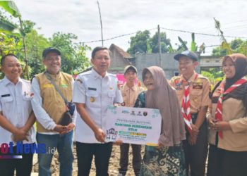 Wakil Bupati, BAZNAS Ngawi Beri Bantuan RTLH untuk Mbah Kasmi Bersama Kwartir Cabang Pramuka Ngawi Tahun 2025