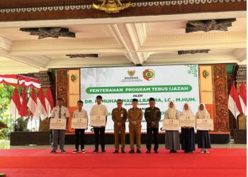 BAZNAS Mojokerto Bantu 200 Siswa Tebus Ijazah Senilai Rp395 Juta, Suasana Haru Warnai Penyerahan