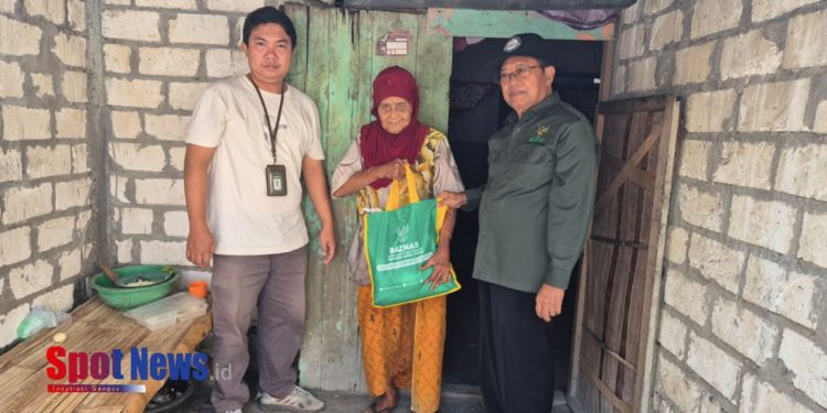 BAZNAS Jatim Bantu Mbah Andri, Sepuh Tangguh di Ujung Senja