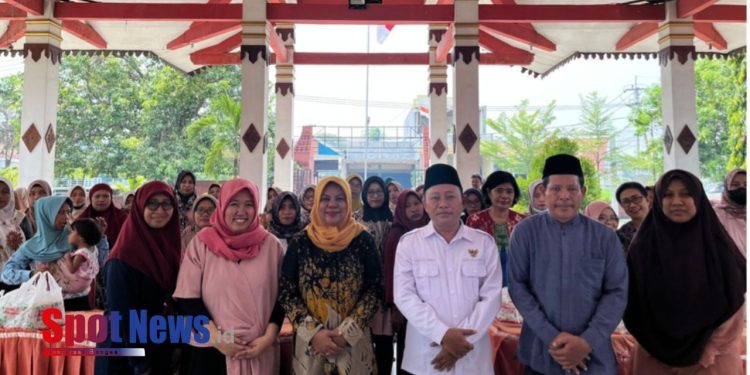 UNESA dan BAZNAS Mojokerto Kolaborasi Cegah Stunting Lewat Pelatihan Olahan Lele dan Edukasi Keuangan