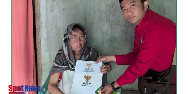 BAZNAS Kabupaten Kediri Salurkan Bantuan untuk Ibu Siti Sangadah, Warga Desa Ada-Adan yang Menderita Tumor