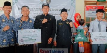 BAZNAS Ngawi dan WabupDwi Rianto Salurkan Bantuan Pendidikan dan Anti-Stunting di Desa Babadan Pada Momentum Sumpah Pemuda ke-97