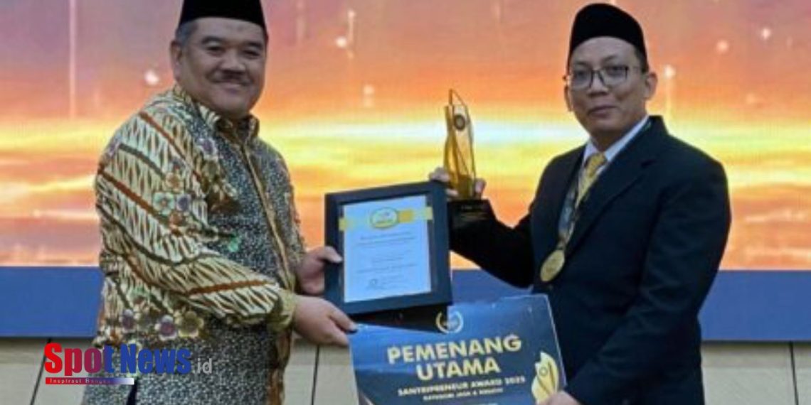 Gus Heri Raih Pemenang Utama Santripreneur Award 2025 Kategori Jasa dan Kreatif