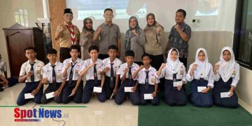 BAZNAS Kabupaten Ponorogo Salurkan Bantuan Biaya Pendidikan untuk Siswa Berprestasi SMPN 5 Ponorogo