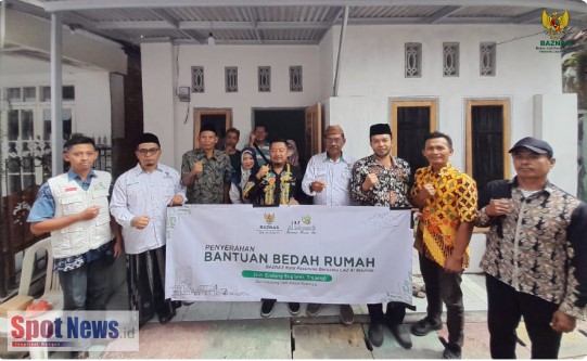 BAZNAS Kota Pasuruan Bersama Mitra Salurkan Program Bedah Rumah