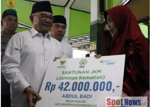 BAZNAS Kabupaten Blitar Serahkan Santunan BPJS Ketenagakerjaan Rp42 Juta kepada Ahli Waris Imam Masjid