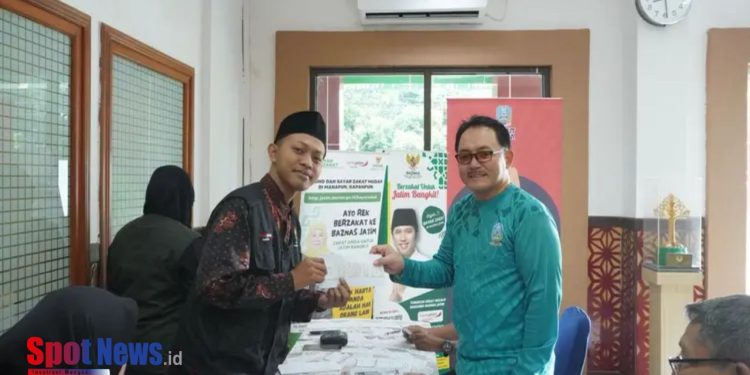 ASN Dinas Kehutanan Jatim Tunaikan Zakat Melalui BAZNAS Jatim dalam Program Green Ramadan 2026