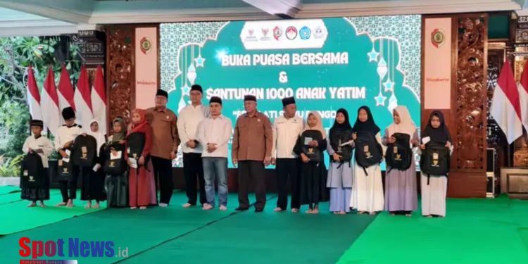 BAZNAS Jatim dan BAZNAS Mojokerto Santuni 1.000 Anak Yatim dalam Safari Ramadan
