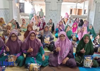 BAZNAS Pamekasan Salurkan Paket Zakat Fitrah Beras Premium untuk Masyarakat Prasejahtera