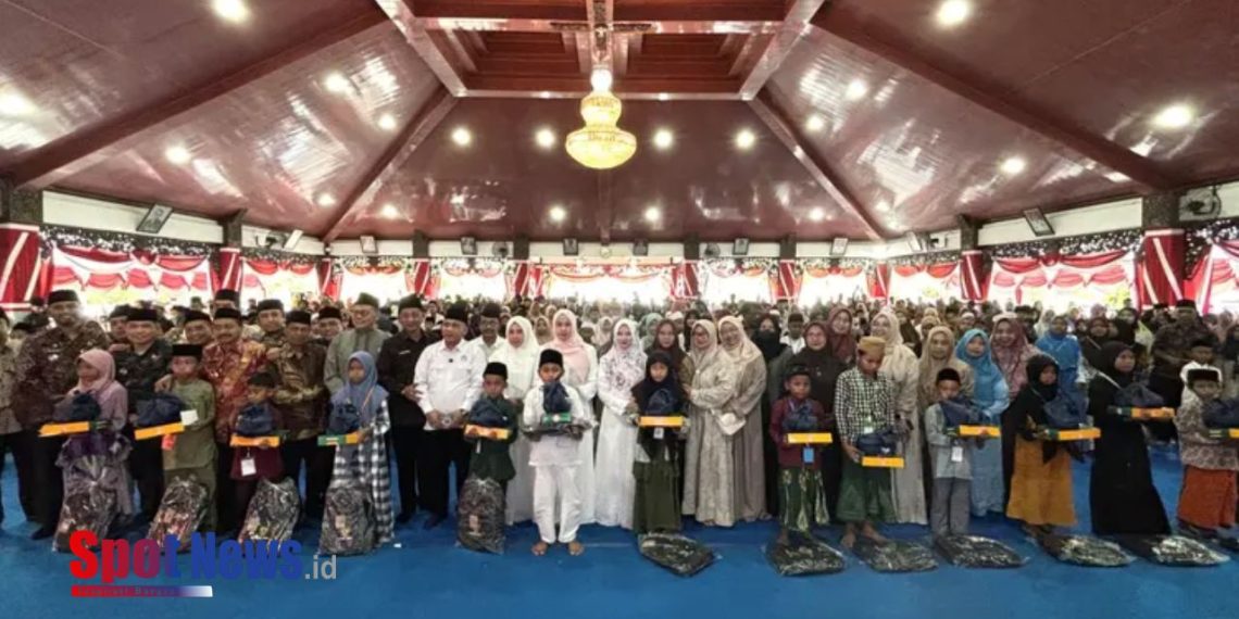 BAZNAS Jatim Santuni 1.000 Anak Yatim di Sampang, Perkuat Kolaborasi dan Dukungan Pendidikan