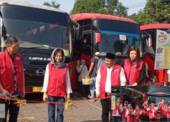 Ratusan Warga Berangkat Mudik Lebih Awal Bersama Mudik Gratis PT. Bamboe Indonesia di Surabaya