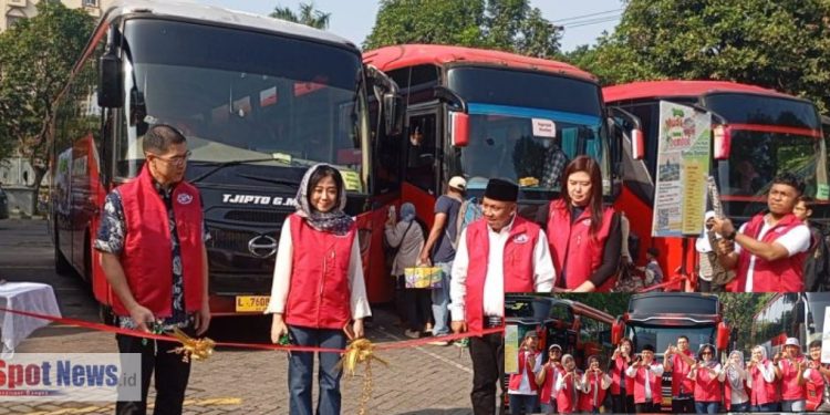 Ratusan Warga Berangkat Mudik Lebih Awal Bersama Mudik Gratis PT. Bamboe Indonesia di Surabaya