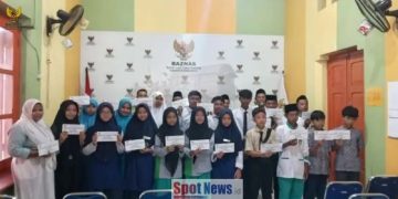 BAZNAS Bondowoso Salurkan Beasiswa Program Bondowoso Cerdas untuk 20 Siswa SMP/MTs