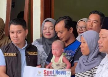 Gus Bupati Mojokerto Kunjungi Bayi Novan, BAZNAS Kab. Mojokerto Salurkan Bantuan untuk Pengobatan