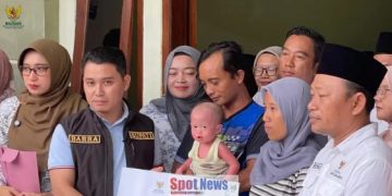 Gus Bupati Mojokerto Kunjungi Bayi Novan, BAZNAS Kab. Mojokerto Salurkan Bantuan untuk Pengobatan