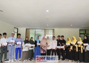 Dukung Pendidikan, Baznas Probolinggo Beri Beasiswa bagi Siswa Tidak Mampu