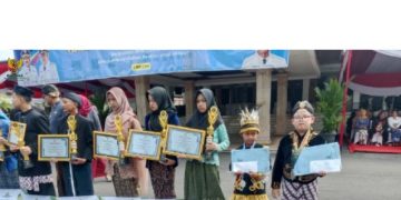 BAZNAS NGAWI, SALURKAN BANTUAN SISWA BERPRESTASI