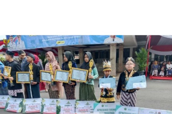 BAZNAS NGAWI, SALURKAN BANTUAN SISWA BERPRESTASI