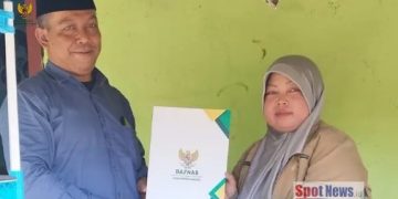 BAZNAS Kabupaten Kediri Salurkan Bantuan Mesin Jahit untuk Dukung Kemandirian Ekonomi Mustahik