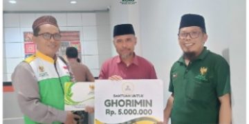 BAZNAS Kabupaten Pasuruan Bantu Pelunasan Hutang Pengasuh Sekolah Gratis di Pesantren, Ustadz Thosin Demi Kelangsungan Pendidikan Gratis