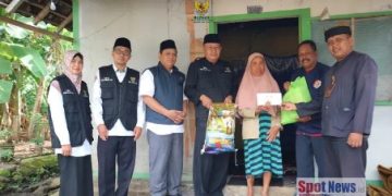 BAZNAS Banyuwangi Salurkan Bantuan Biaya Pengobatan dan Sembako untuk Warga Sakit Kronis di Kabat