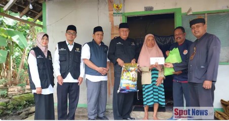 BAZNAS Banyuwangi Salurkan Bantuan Biaya Pengobatan dan Sembako untuk Warga Sakit Kronis di Kabat