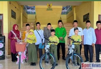 BAZNAS BANYUWANGI SALURKAN BANTUAN SEPEDA BARU UNTUK TIGA SISWA MI DI MUNCAR
