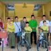 BAZNAS BANYUWANGI SALURKAN BANTUAN SEPEDA BARU UNTUK TIGA SISWA MI DI MUNCAR
