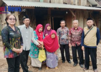 BAZNAS Ngawi Bersama Kecamatan Sine Bersinergi Renovasi Rumah Roboh Milik Lansia